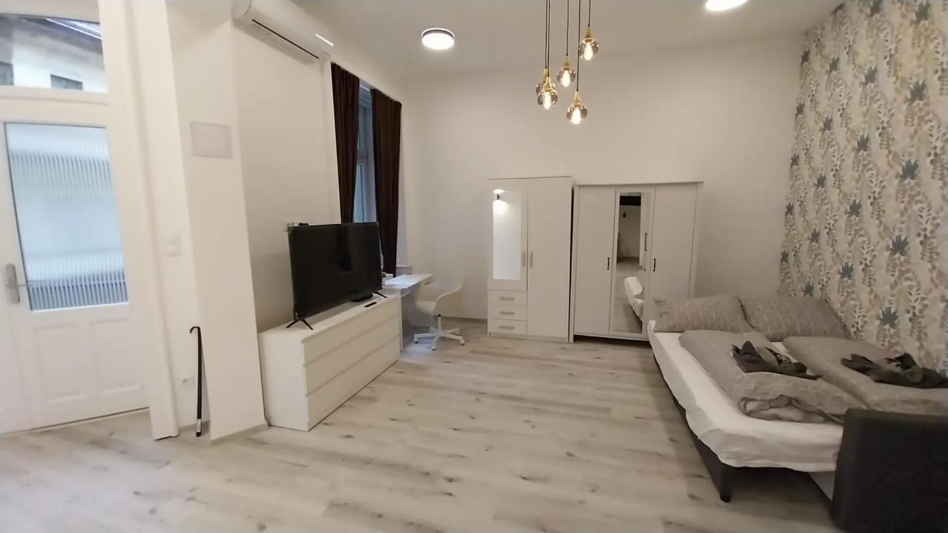 Szekely Apartment Near Deak Ferenc Square With Free Parking In Garage Budapest