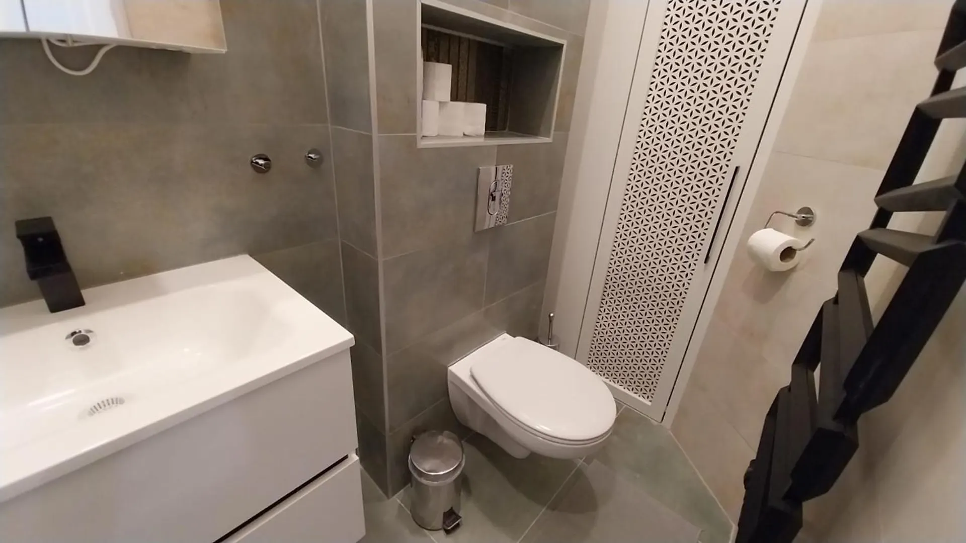 Szekely Apartment Near Deak Ferenc Square With Free Parking In Garage Budapest