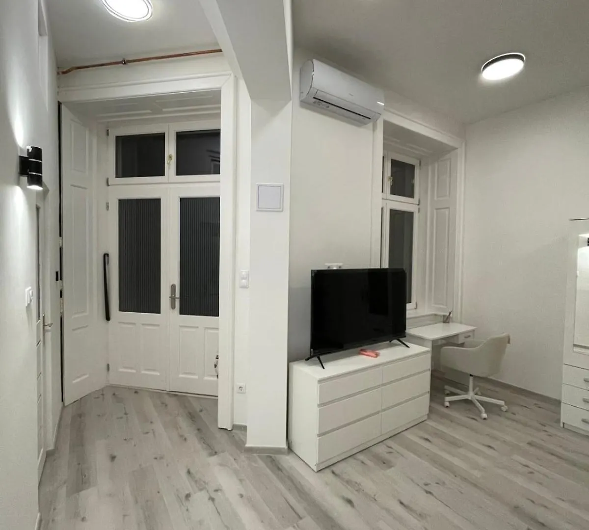Szekely Apartment Near Deak Ferenc Square With Free Parking In Garage Budapest
