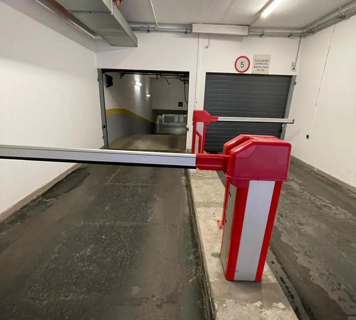 Szekely Apartment Near Deak Ferenc Square With Free Parking In Garage Budapest Hungary